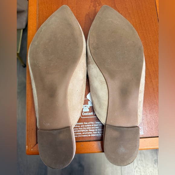 Steve Madden Faine Tan Suede Pointed Toe Slip-On Chain Detail Flats. Size: 8 - Picture 6 of 6